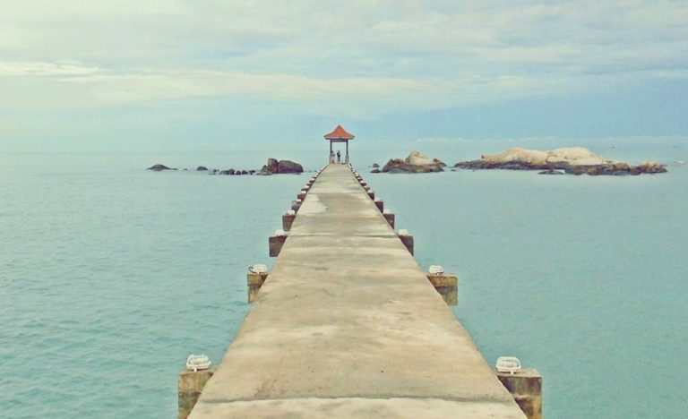 Pantai di Pulau Bangka